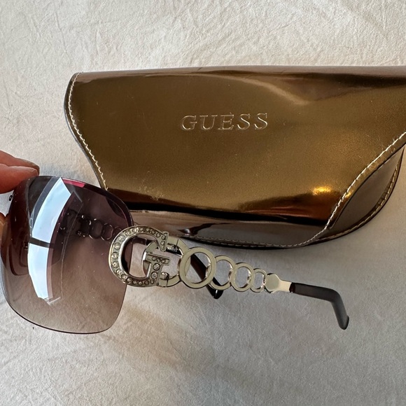 Vintage Guess sunnies - Picture 2 of 3